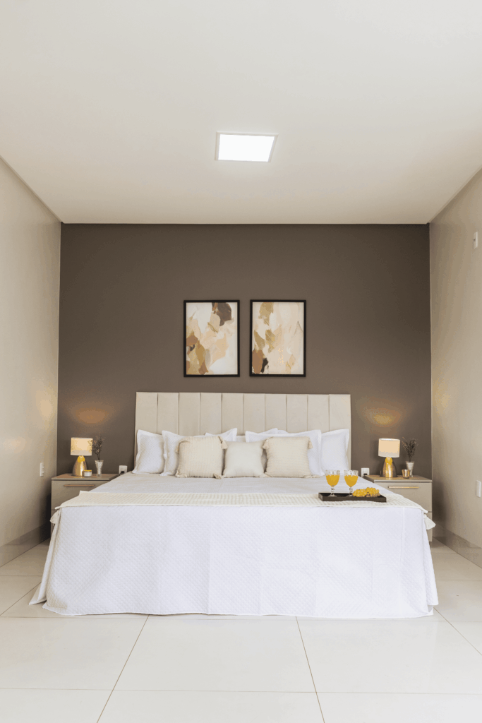 Suíte Master feita com técnicas de Home Staging afetivo para valorização do imóvel - Shae Alves