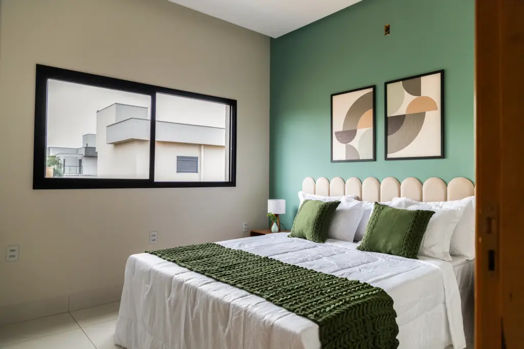 Suíte feita com técnicas de Home Staging afetivo para valorização do imvóvel - Shae Alves