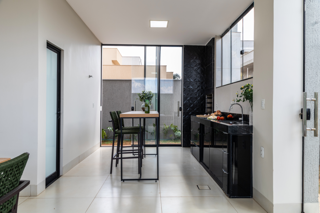 Área Gourmet preparada com home staging para venda de imóvel residencial