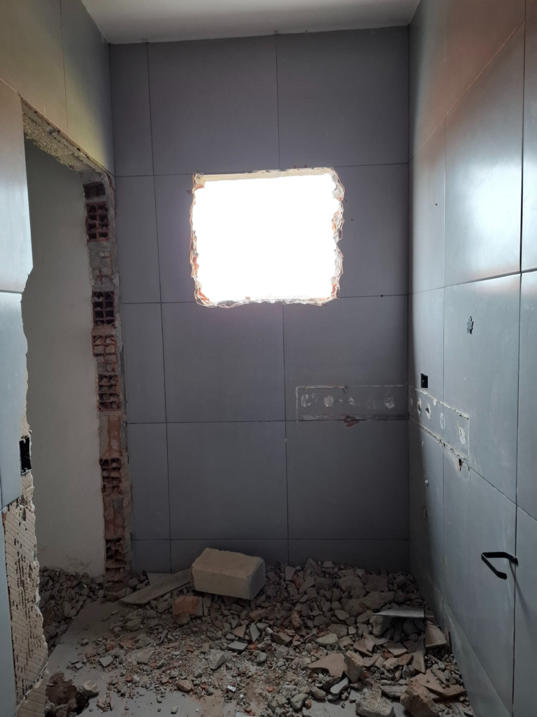 Banheiro antes da reforma estratégica e home staging afetivo - Shae Alves