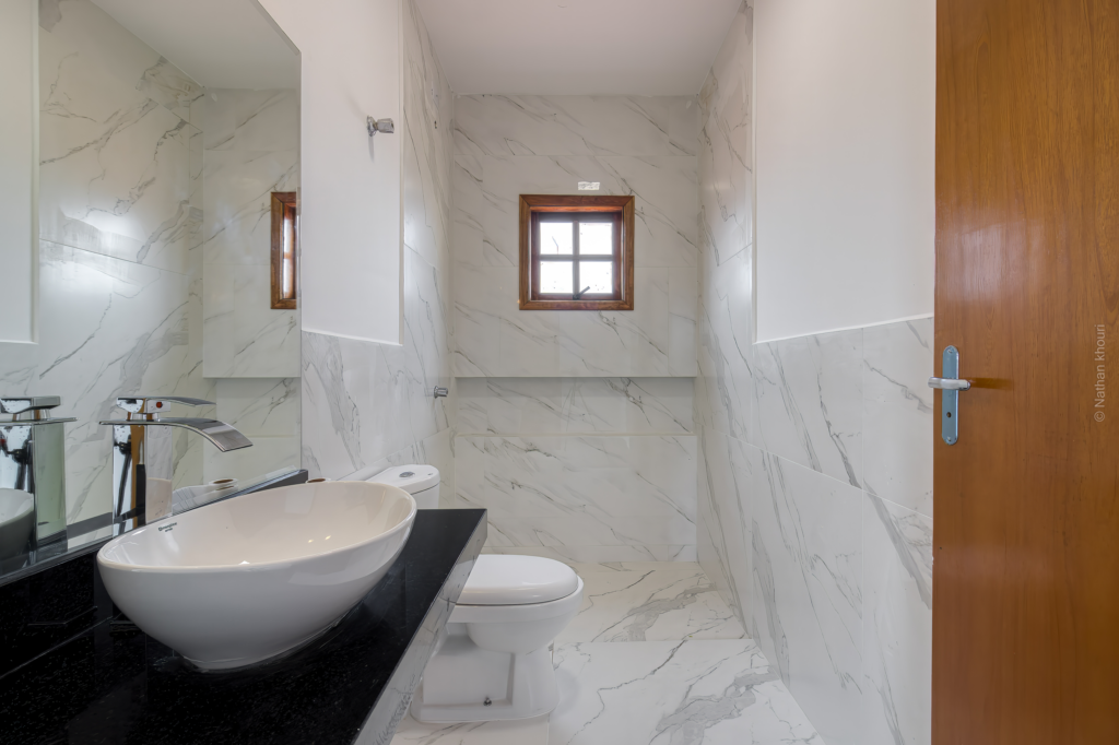 Banheiro reformado com técnicas de Home Staging - Shae Alves