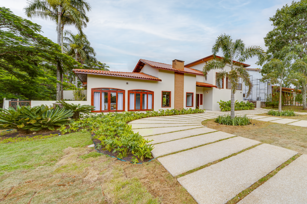 PAISAGISMO FEITO POR TRABALHO DE HOME STAGING PARA VENDA DE IMÓVEIS