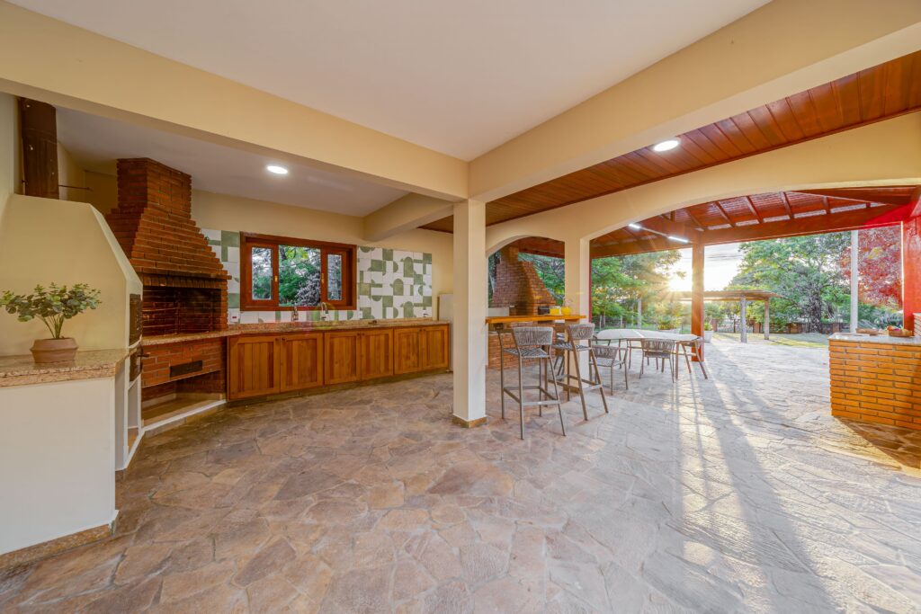 Depois: Área gourmet com novos revestimentos e ambientação