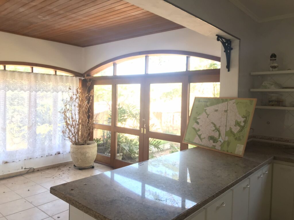 Antes: Sala de jantar sem mobiliário antes do home staging